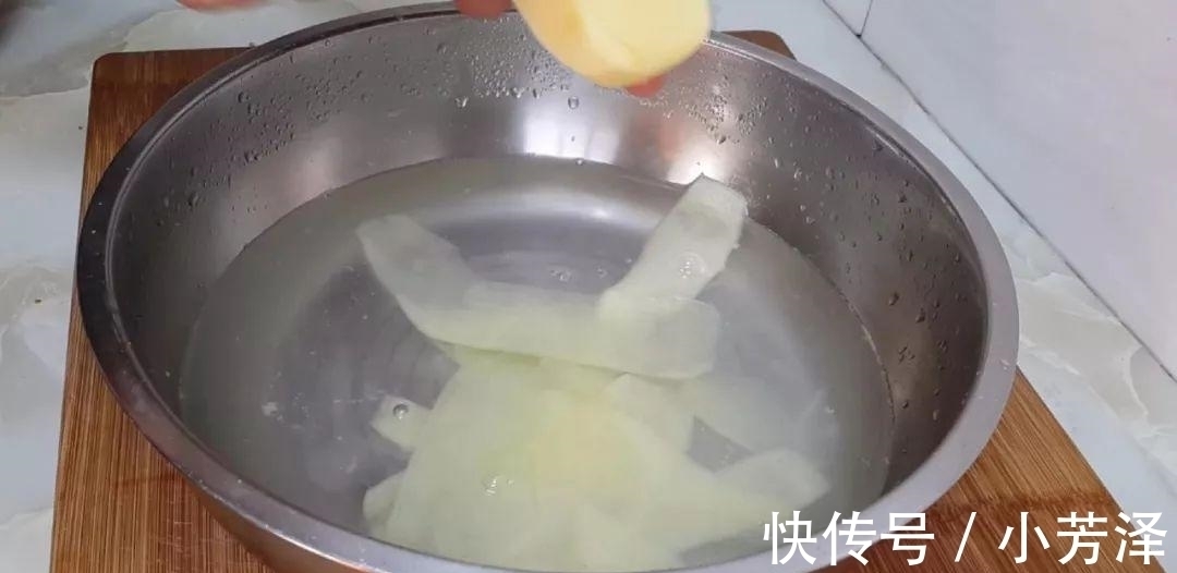 土豆又出新吃法, 教你简单一做, 比鸡蛋饼都好吃, 大人小孩都爱吃