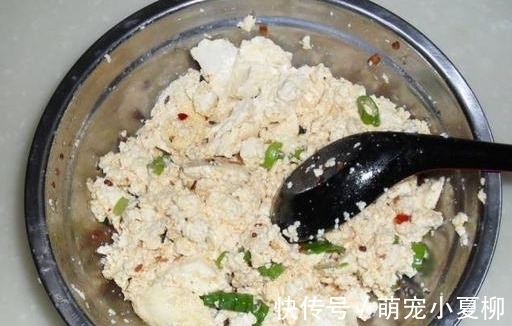 闺蜜总是来蹭饭,我花5元做了3道菜后再也没来,男友:你太精明