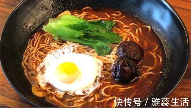 香菇|天冷就想吃面条，教你面条新做法，早餐5分钟搞定，天天吃都不腻