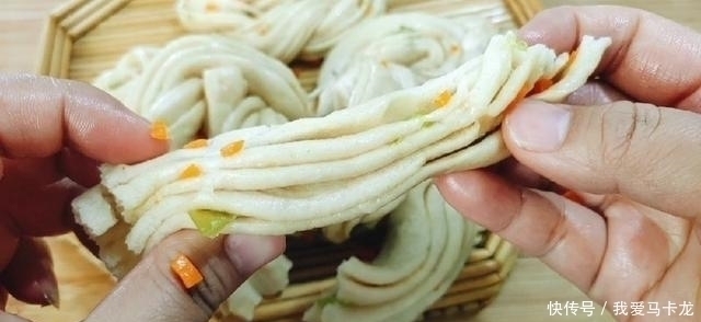 不加一滴水教你做松软咸香的花卷,制作简单,比外面买的好吃