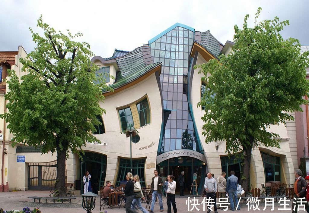 大厦|4根柱子支撑起来的大厦花费近58亿，建好一年就差点被吹倒