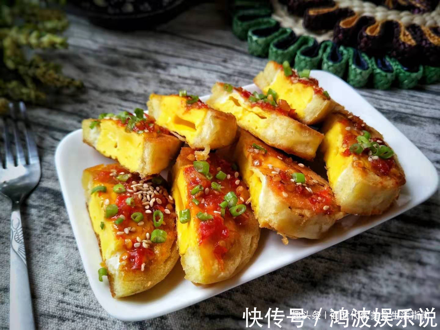 鸡蛋|一个剩馒头,四个鸡蛋,锅里一扔,营养美味又简单,孩子超喜欢吃