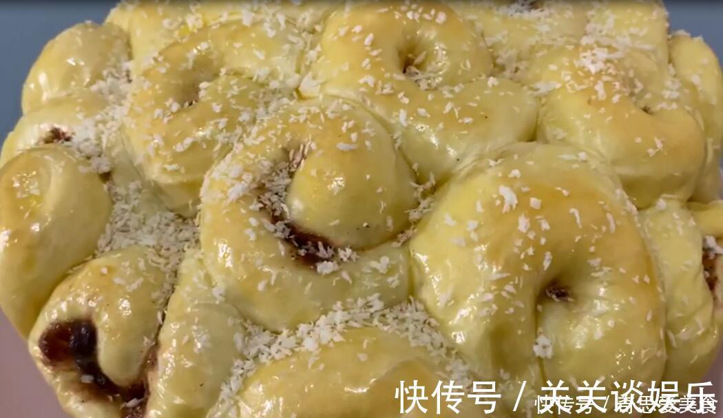 豆沙卷|想吃面包不用买了,4个鸡蛋一碗面,做出来的面包又拉丝又暄软