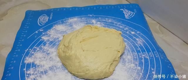 以后面粉就这样做,撒1把葱花,比鸡蛋饼还好吃,学会自己当老板