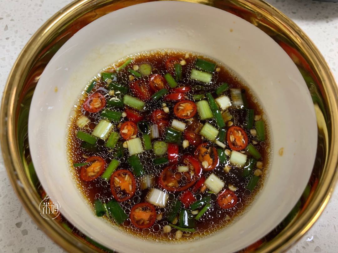 鸡腿这做法实在太好吃,不放一滴油,蒸一蒸又鲜又开胃,超下饭