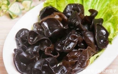 半个月|黑木耳和此物炒一炒,坚持半个月,排除毒素污血,子宫慢慢变好!