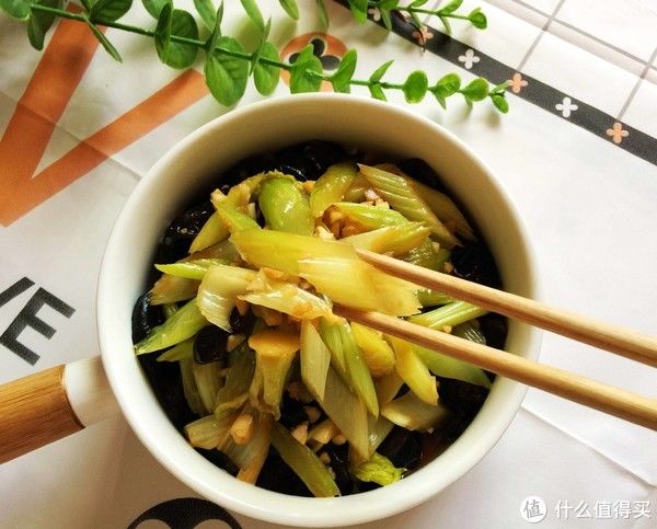 芹菜段|建议：不管有钱没钱，一定要让父母多吃这菜，低脂低卡，对身体好