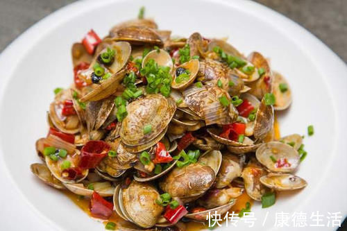 焯水|炒花甲还在焯水？难怪肉又老又小，教你1个妙招，鲜嫩入味还没沙