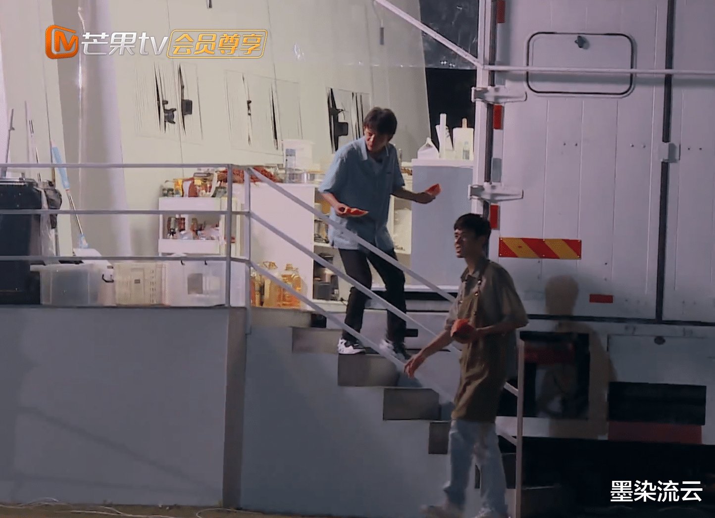 哥哥|丁真去參加《中餐廳》收獲不小，干媽叔叔哥哥都有了，對(duì)未來有很大幫助