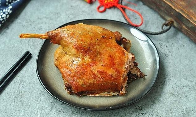 孩子馋肉了,给他做个香酥鸭,做法超级简单,酥而不腻满口香