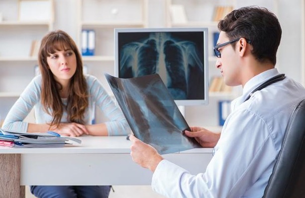 肿瘤|肺癌早期不疼不痒,身体2处持续瘙痒,说明肺受损,是时候养肺了