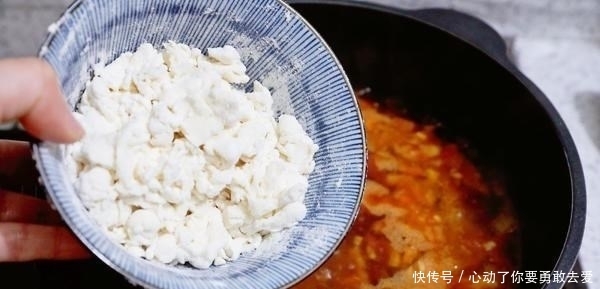 春末遇到此菜别手软,堪称植物“美白丸”,常吃晒黑的皮肤也白了