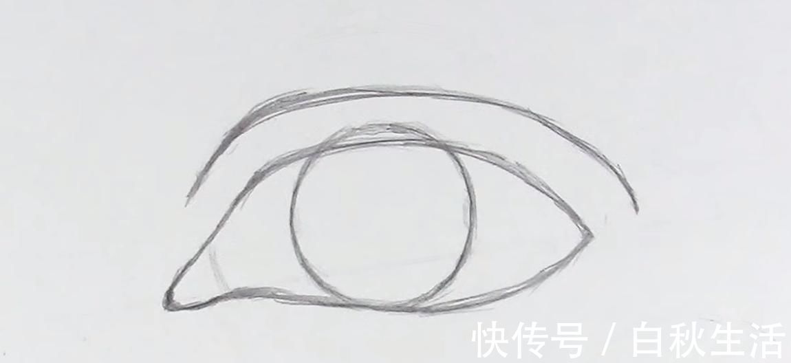 瞳孔$学画素描:逼真的眼睛怎么画?掌握好这几个步骤,一学就会!