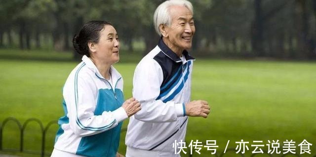 血糖偏高|多走路能降血糖医生讲出了实情,血糖偏高的人不妨了解一下