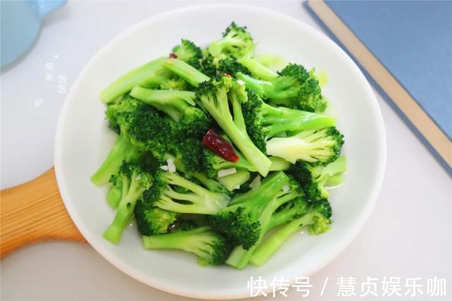 脆嫩|西蓝花炒不好吃?试试这做法,只用4种调味料,脆嫩爽口吃不够