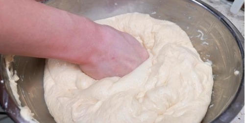 油条|炸油条时,有人加鸡蛋,有人加泡打粉,其实都不对,教你正确做法