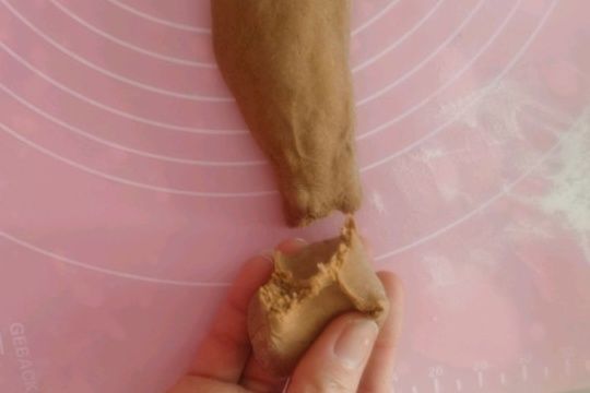 中筋面粉|蒸红糖馒头，不要只加酵母，面里加一点它，香软有嚼劲，个个开花