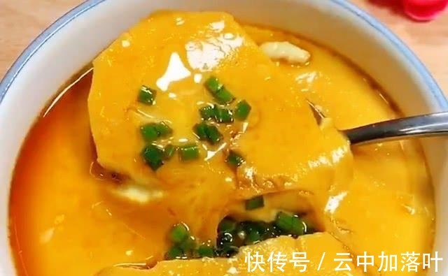 为什么自己蒸的鸡蛋羹又老又不嫩滑很多人第一步就做错了！