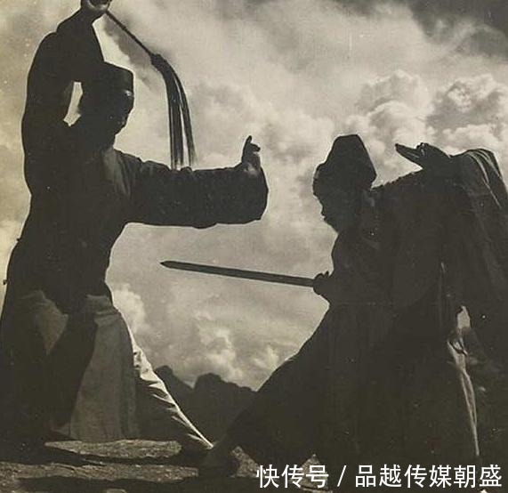 道士|老照片:一百多年前的中国道士,个个仙风道骨,图九是华山比武