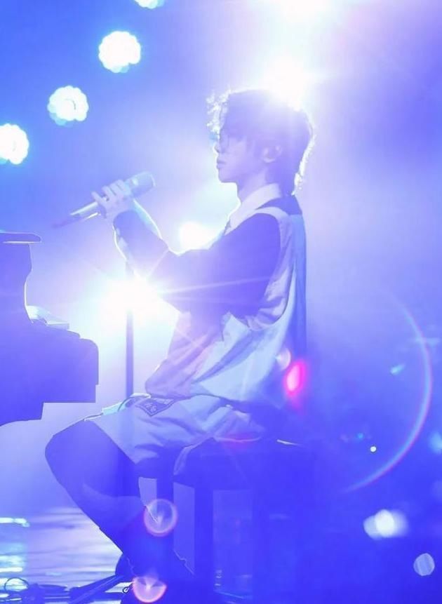 华晨宇《强迫症疯人院》疯狂的背后，才是真实