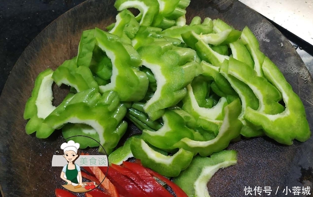 炒苦瓜时别直接下锅，多做一个步骤，苦瓜更脆还不苦，热天吃最香