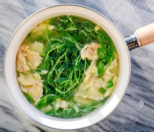 加上一些|天冷了,多给家里人喝此汤,简单煮一煮,营养极高,冬天要多喝它