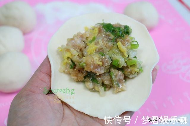 大白菜|教你做生煎包，皮薄不破也不焦，包底金黄酥脆，肉嫩鲜香多汁