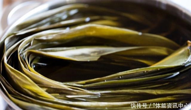 煮粽叶,别只用清水煮,记得水里加点“它”,粽叶柔软有韧性