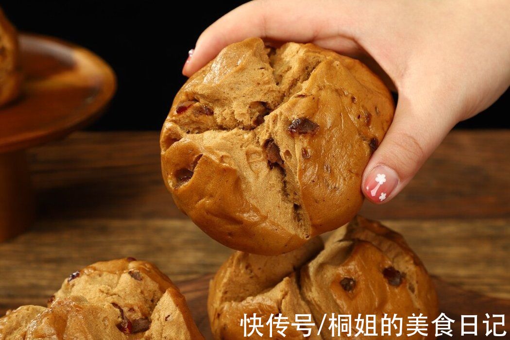 做红糖开花馒头,记住2个要点,保证个个开花,暄软蓬松又香甜