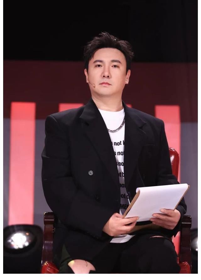 沈腾惊喜亮相《蒙面舞王》盛典之夜 巅峰对决一触即发
