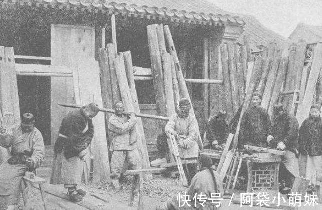 上联&火葬场一对联,上联:早来晚来都得来,下联更经典、道破人生真谛