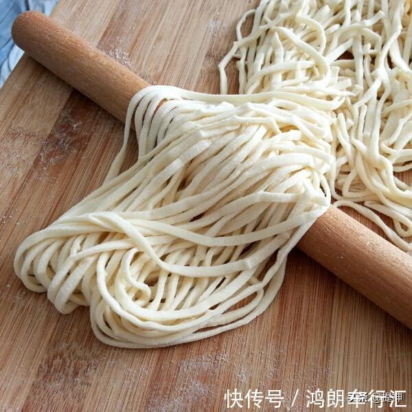 手擀面|自家的手擀面比外面的“香”,两碗还不解馋。这些细节做得到位