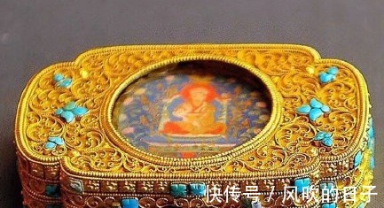 包包 时尚最前沿在明朝明朝贵妇的方形手链包曝光,网友的话扎心了