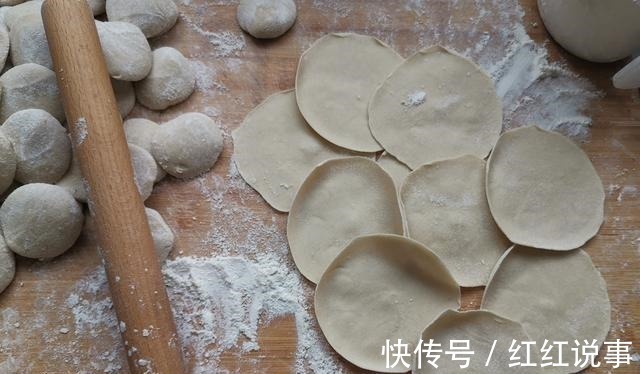 常吃饺子的注意了，提醒家人用这菜，越早知道越好，比肉馅的都香！