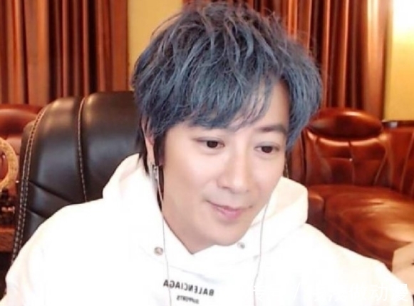 |陈浩民与孙耀威同搞笑,过年合影因住房拥挤被嘲,孙耀威时赚千万