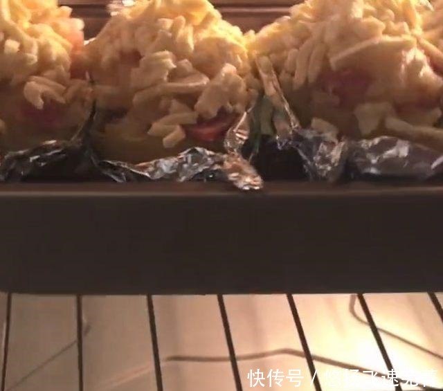 奶酪丝烤土豆,奶香浓郁,超美味!