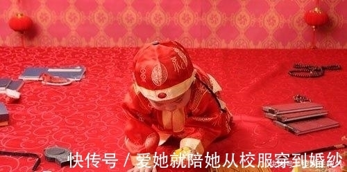 雍正|雍正1岁抓周，拿起毛笔随便画了几笔，康熙看后脸被吓白