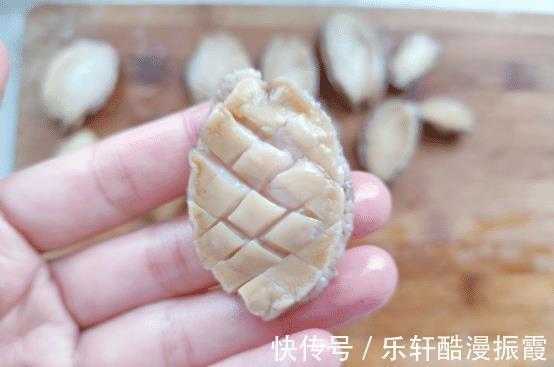 好吃上档次,原材料还不贵,上桌就光盘的鲍鱼小土豆烧虾球