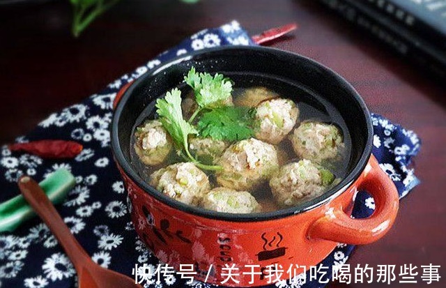 肉丸子|做肉丸子时,记得放3样调料,丸子香浓没腥味,鲜嫩Q弹,太好吃了