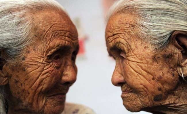 老汉|105岁老汉分享养生秘诀,抽烟喝酒没关系,有一事却从来不做