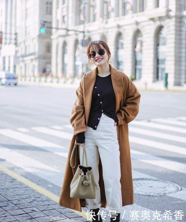 这才是小个子该有的穿搭:“九分裤+短靴”,这么穿显身材又时髦