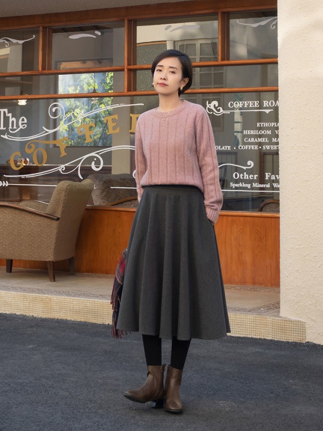 半身裙 针织衫配裤子还是裙子更好看?建议你两个都选,这样搭美极了!
