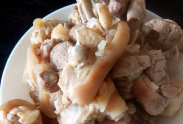 窍门|炖猪蹄时,掌握“1做2不做”窍门,猪蹄软烂香嫩,好吃无腥味