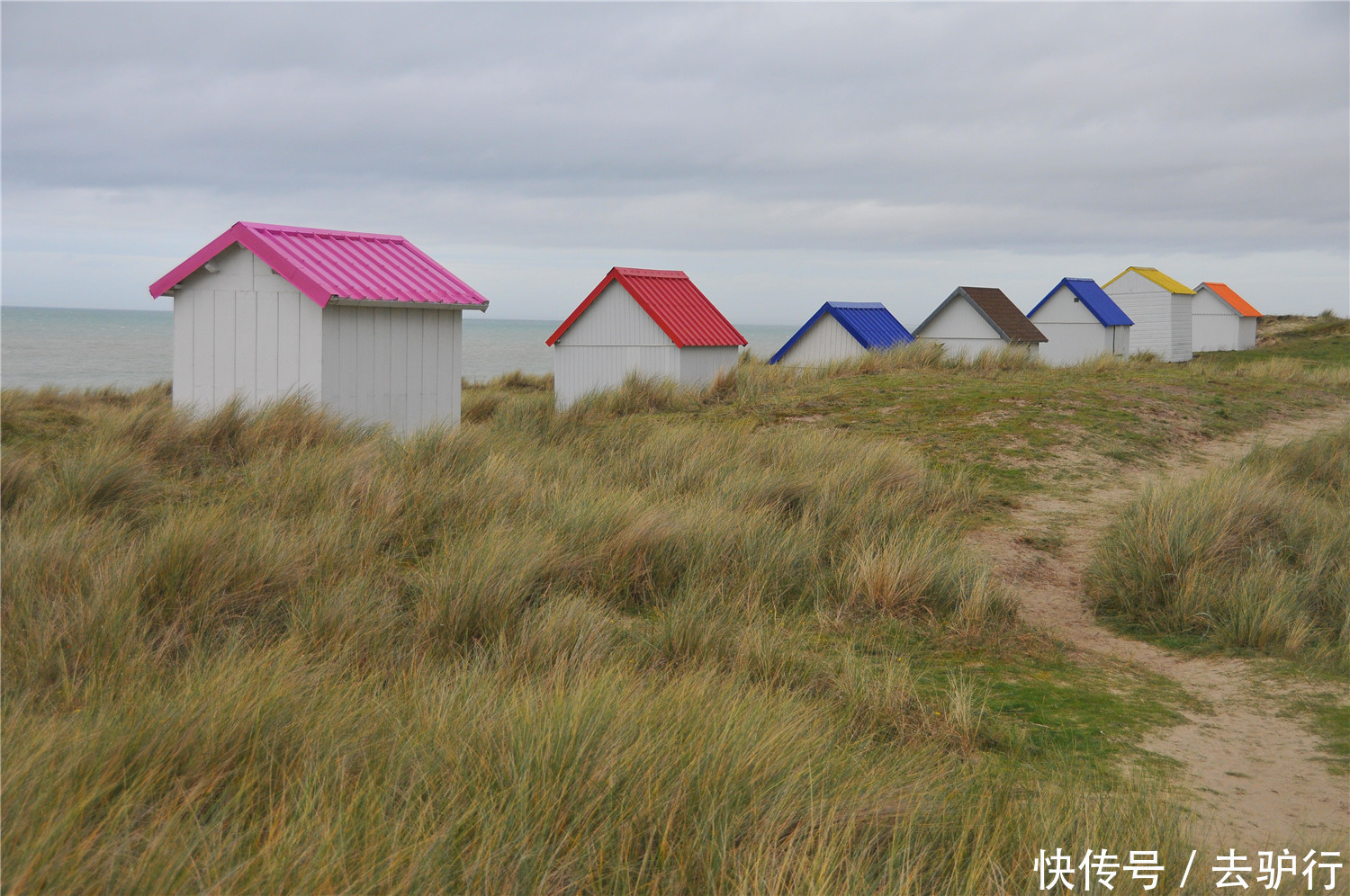  塞进|最小的海景房：一栋占地约4㎡，顶多塞进4名游客，属于永久产权