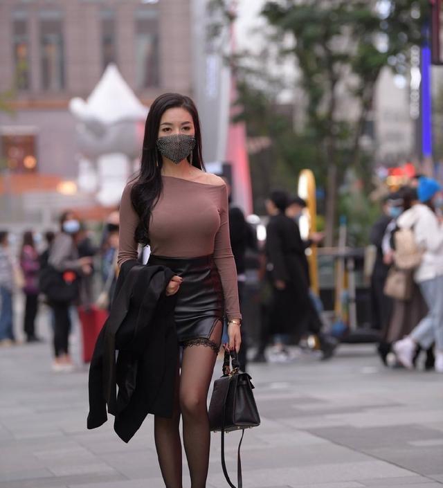 毛衣|瑜伽裤的搭配气质卓然,穿出淑女气质,秒变气质美人
