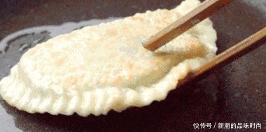 韭菜|萝卜菜盒子这样做太香了,皮薄馅大,凉了也不会硬,比韭菜盒子香