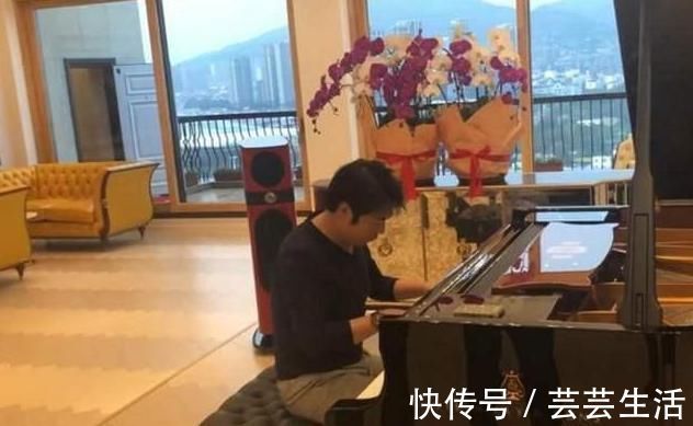 豪宅|晒晒郎朗住的豪宅,光客厅就有三层楼高,楼梯设计超像钢琴键