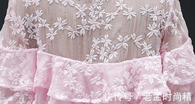 女人味 女人到了30-45这个年龄段,适合穿洋气花边衫,显甜美女人味