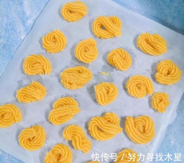 原味曲奇饼干，酥脆香甜，自己吃送人都不错！