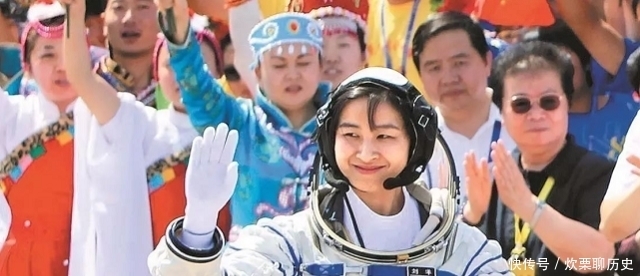 诚实 中国首位女宇航员,为何返回后就没露面?原来一直在背后作奉献